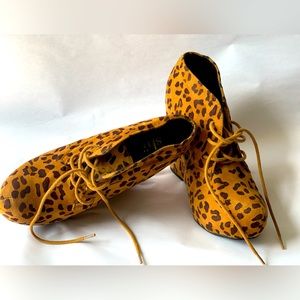 Leopard print wedge bootie Sz. 8, Shi by Journey